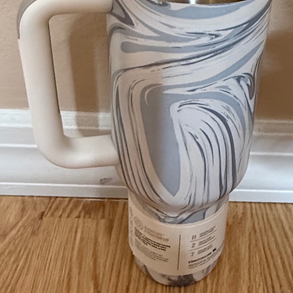 Stanley Cup White Marble 40 Oz Flowstate Tumbler H2.0 The Quencher - Picture 3 of 10